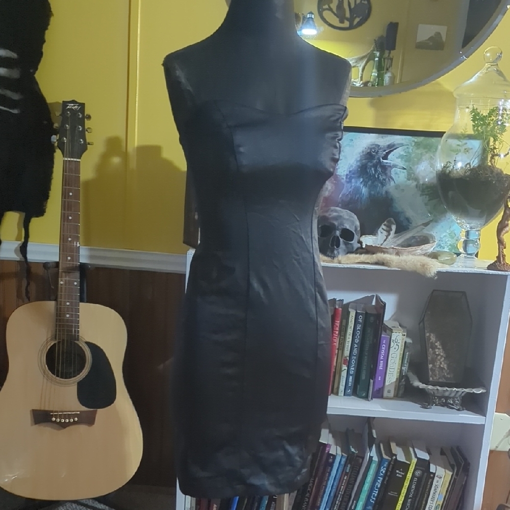 Chic Black Strapless Dress